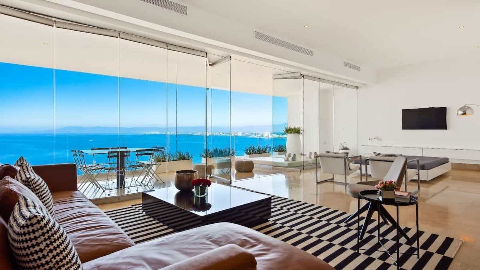 Avalon 1002 - Luxury Condo with Private Pool & Bay Views
